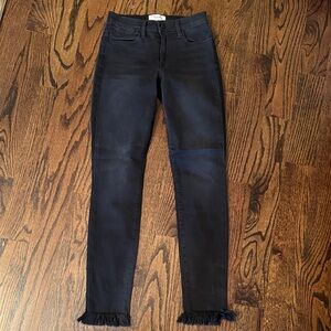 Frame Denim Black Skinny Jeans with Frayed Hem